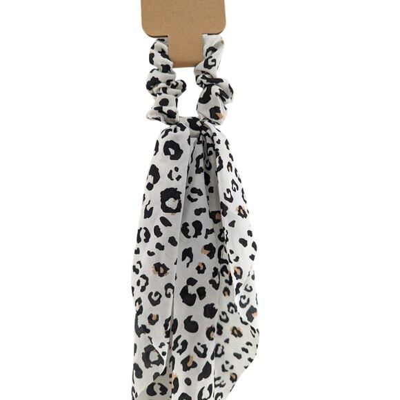 Leopard Print Hair Tie and Scrunchie Ponytail by Berry - Picture 4 of 7